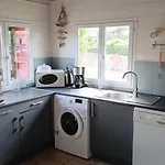 Prázdninový dům Pti Nel, Charmante Maison 100 M D 'asnelles Au Coeur Des Plages Du Debarquement Proche Arromanches Et Bayeux , Jardin, Terrasse En Bois Amenagee, Parking, Commerces Et Restaurants A 10 Mn A Pied