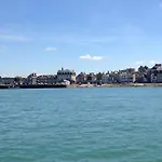 Pti Nel, Charmante Maison 100 M D 'asnelles Au Coeur Des Plages Du Debarquement Proche Arromanches Et Bayeux , Jardin, Terrasse En Bois Amenagee, Parking, Commerces Et Restaurants A 10 Mn A Pied Prázdninový dům Asnelles