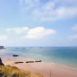 Prázdninový dům Pti Nel, Charmante Maison 100 M D 'asnelles Au Coeur Des Plages Du Debarquement Proche Arromanches Et Bayeux , Jardin, Terrasse En Bois Amenagee, Parking, Commerces Et Restaurants A 10 Mn A Pied Asnelles