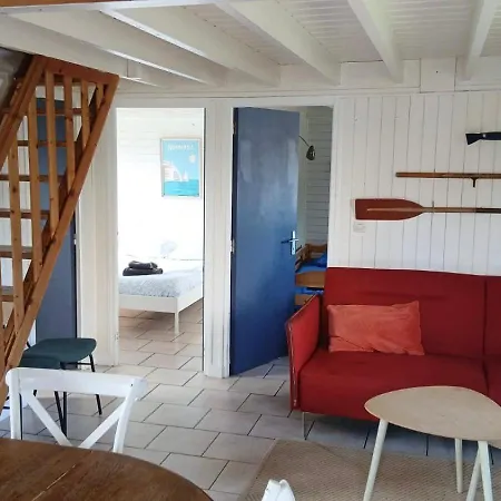 Prázdninový dům Pti Nel, Charmante Maison 100 M D 'asnelles 3 Chambres, Belle Piece De Vie, Au Coeur Des Plages Du Debarquement Proche Arromanches Et Bayeux , Jardin, Terrasse En Bois Amenagee, Parking Privatif, Commerces Et Restaurants A 10 Mn A Pied Asnelles