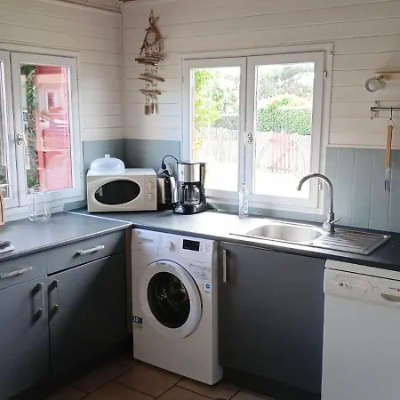 Prázdninový dům Pti Nel, Charmante Maison 100 M D 'asnelles 3 Chambres, Belle Piece De Vie, Au Coeur Des Plages Du Debarquement Proche Arromanches Et Bayeux , Jardin, Terrasse En Bois Amenagee, Parking Privatif, Commerces Et Restaurants A 10 Mn A Pied
