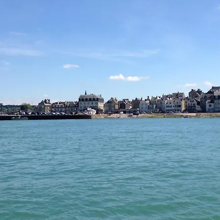 Pti Nel, Charmante Maison 100 M D 'asnelles 3 Chambres, Belle Piece De Vie, Au Coeur Des Plages Du Debarquement Proche Arromanches Et Bayeux , Jardin, Terrasse En Bois Amenagee, Parking Privatif, Commerces Et Restaurants A 10 Mn A Pied Prázdninový dům Asnelles