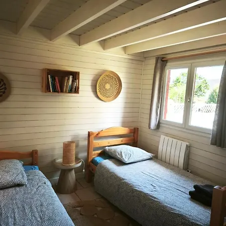 Prázdninový dům Pti Nel, Charmante Maison 100 M D 'asnelles 3 Chambres, Belle Piece De Vie, Au Coeur Des Plages Du Debarquement Proche Arromanches Et Bayeux , Jardin, Terrasse En Bois Amenagee, Parking Privatif, Commerces Et Restaurants A 10 Mn A Pied Asnelles
