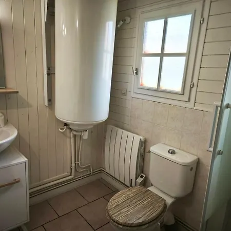Pti Nel, Charmante Maison 100 M D 'asnelles 3 Chambres, Belle Piece De Vie, Au Coeur Des Plages Du Debarquement Proche Arromanches Et Bayeux , Jardin, Terrasse En Bois Amenagee, Parking Privatif, Commerces Et Restaurants A 10 Mn A Pied Prázdninový dům