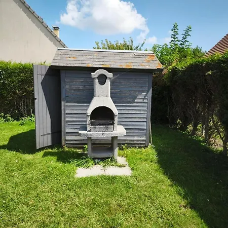 Pti Nel, Charmante Maison 100 M D 'asnelles 3 Chambres, Belle Piece De Vie, Au Coeur Des Plages Du Debarquement Proche Arromanches Et Bayeux , Jardin, Terrasse En Bois Amenagee, Parking Privatif, Commerces Et Restaurants A 10 Mn A Pied