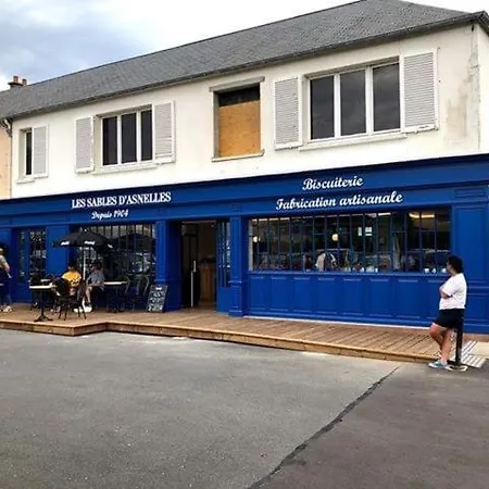 Pti Nel, Charmante Maison 100 M D 'asnelles 3 Chambres, Belle Piece De Vie, Au Coeur Des Plages Du Debarquement Proche Arromanches Et Bayeux , Jardin, Terrasse En Bois Amenagee, Parking Privatif, Commerces Et Restaurants A 10 Mn A Pied Asnelles