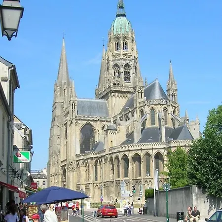 Prázdninový dům Pti Nel, Charmante Maison 100 M D 'asnelles 3 Chambres, Belle Piece De Vie, Au Coeur Des Plages Du Debarquement Proche Arromanches Et Bayeux , Jardin, Terrasse En Bois Amenagee, Parking Privatif, Commerces Et Restaurants A 10 Mn A Pied *