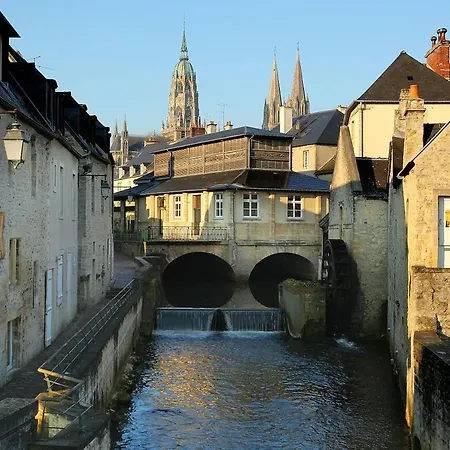 Pti Nel, Charmante Maison 100 M D 'asnelles 3 Chambres, Belle Piece De Vie, Au Coeur Des Plages Du Debarquement Proche Arromanches Et Bayeux , Jardin, Terrasse En Bois Amenagee, Parking Privatif, Commerces Et Restaurants A 10 Mn A Pied * Asnelles