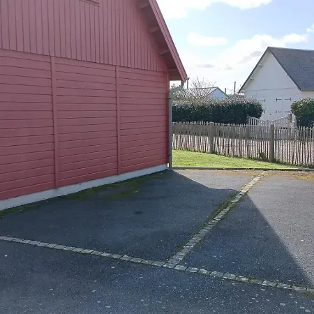 Prázdninový dům Pti Nel, Charmante Maison 100 M D 'asnelles 3 Chambres, Belle Piece De Vie, Au Coeur Des Plages Du Debarquement Proche Arromanches Et Bayeux , Jardin, Terrasse En Bois Amenagee, Parking Privatif, Commerces Et Restaurants A 10 Mn A Pied