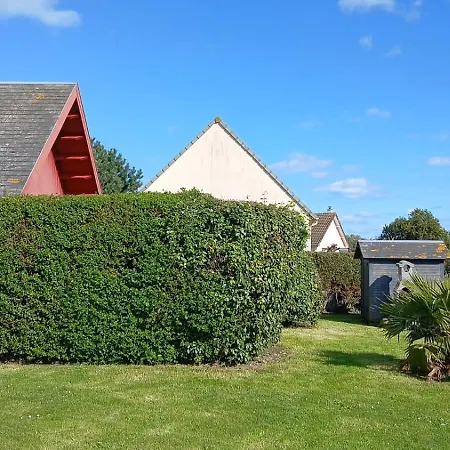 Prázdninový dům Pti Nel, Charmante Maison 100 M D 'asnelles 3 Chambres, Belle Piece De Vie, Au Coeur Des Plages Du Debarquement Proche Arromanches Et Bayeux , Jardin, Terrasse En Bois Amenagee, Parking Privatif, Commerces Et Restaurants A 10 Mn A Pied